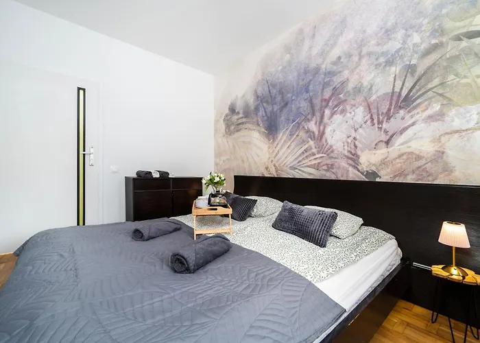 Baluty - Workspace, Parks & Railway Nearby وودج