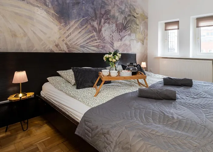 Baluty - Workspace, Parks & Railway Nearby * לודז'