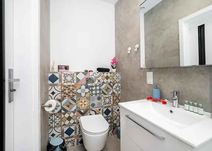 Baluty - Workspace, Parks & Railway Nearby